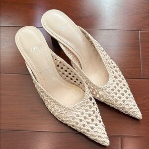 Zara Women's Cream Pointed Flats